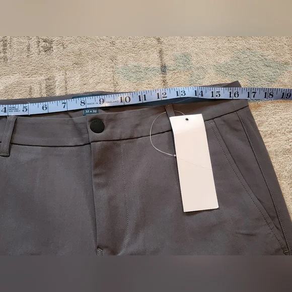 Mens Taylrd Pants. Gray. Size 32x32. NWT.